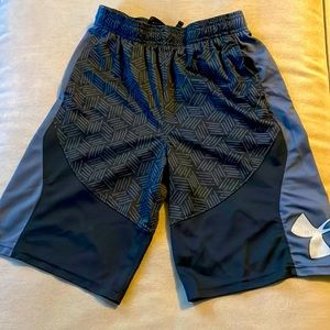 Boys Youth L Under Armour black/grey shorts. Great condition!
